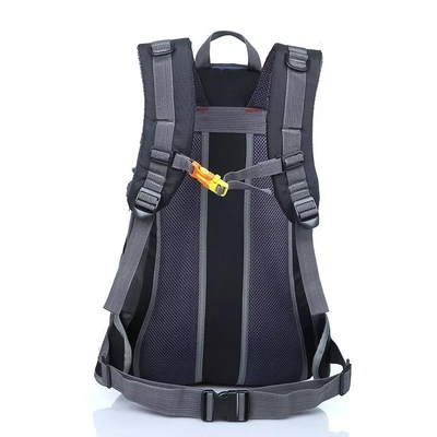 Femmes trimardantes légères trimardantes imperméables de sac à dos du sac à dos 0.8kg de la montagne 40L