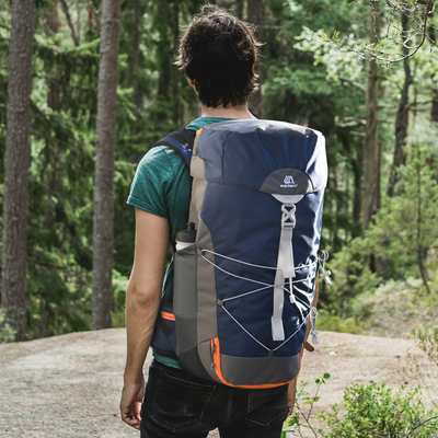 Sac à dos de hausse tactique militaire de 1,8 pouces sac à dos extérieur imperméable de voyage de 50 litres