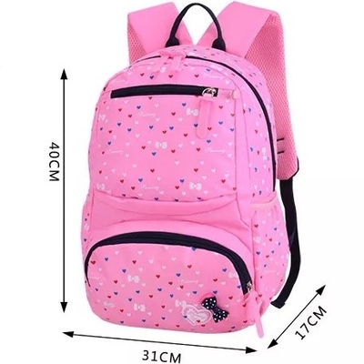 Les sacs à dos pour des filles instruisent les enfants mignons baladent la gamelle isolée par Bookbags ont placé le sac