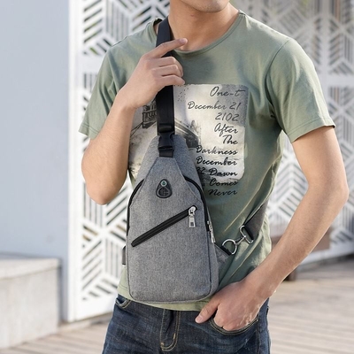 Croix universelle - sac de bride de corps avec le tissu gauche de remplissage d'Usb Oxford imperméable
