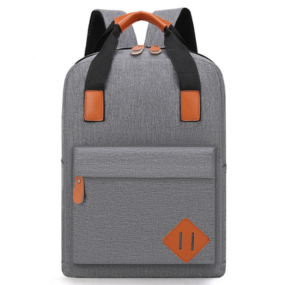 Trois imperméables dans un sac à dos en nylon d'ordinateur de sac à dos réglé avec USB