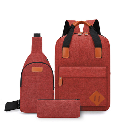 Trois imperméables dans un sac à dos en nylon d'ordinateur de sac à dos réglé avec USB