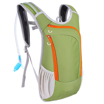 sac à dos unique de l'eau courante 2L faisant un cycle augmentant le sac à dos avec la vessie de l'eau